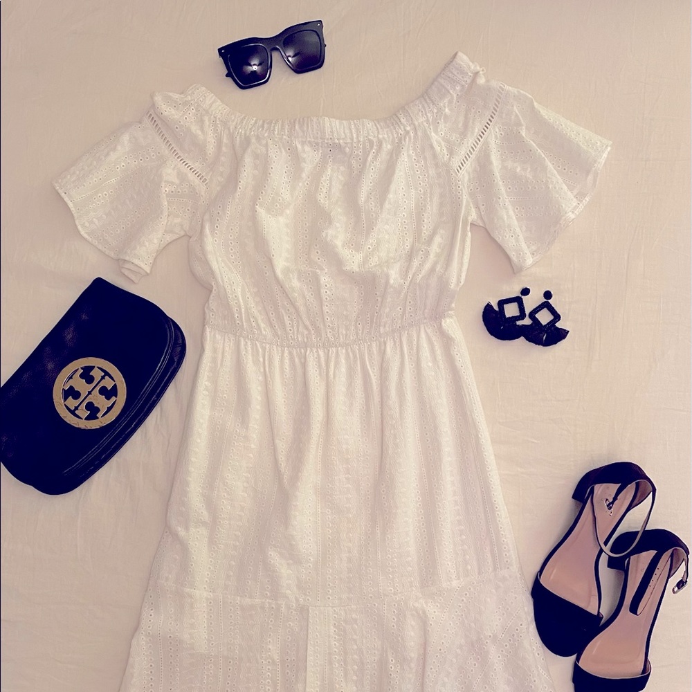 White Off the shoulder dress - Size L